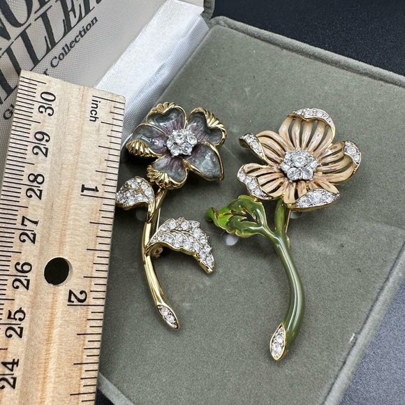 Vintage Nolan Miller Clear Swarovski Rhinestone Enamel Flower Brooch Pin 2 set - Picture 15 of 16
